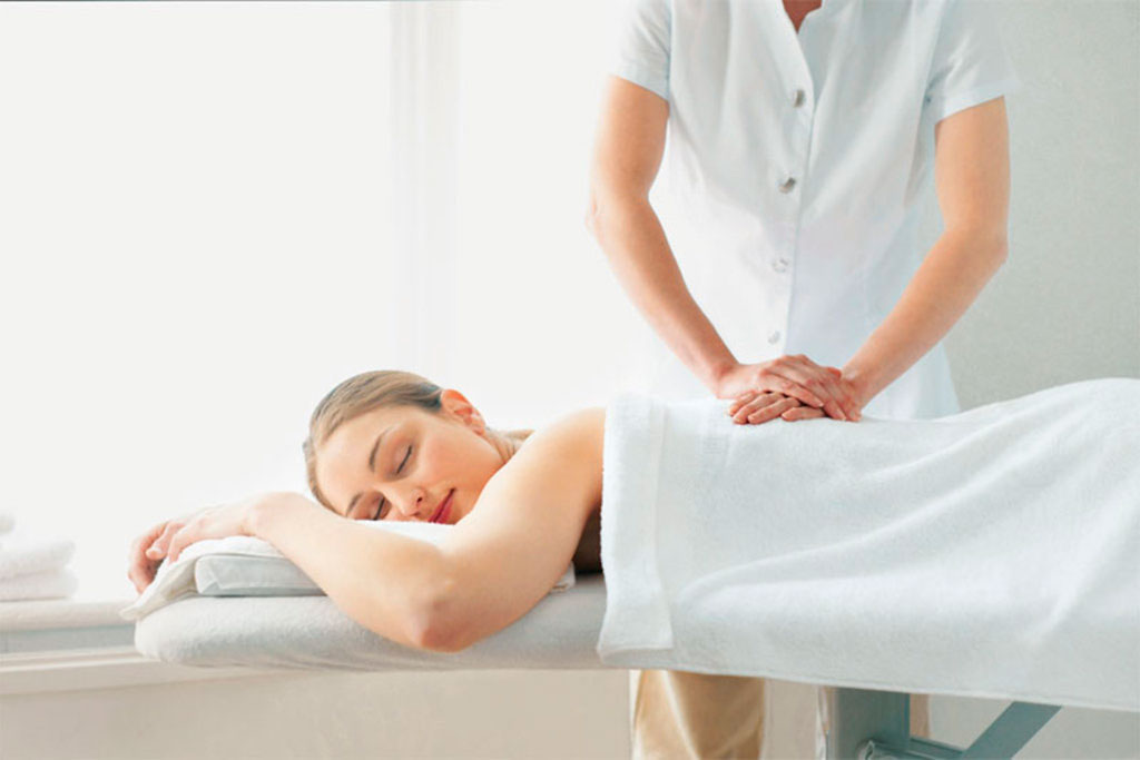 профессиональные врачи-массажисты 